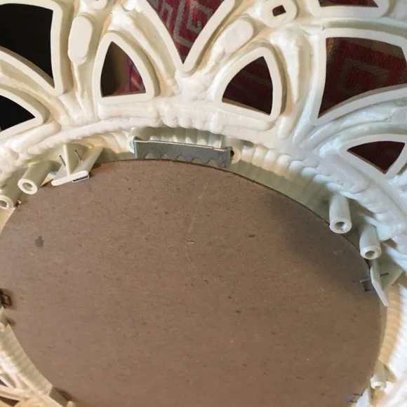 Home Interiors “Wicker-styled” white plastic wall art set includes 2 Butterflies - Picture 5 of 11